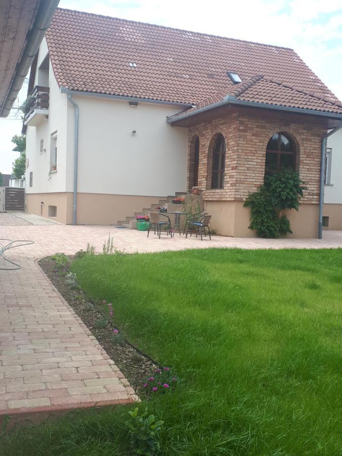 Borbarátok vendègház Villány Exterior foto